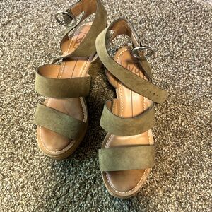 DV8 by Dolce Vita Platform Sandals